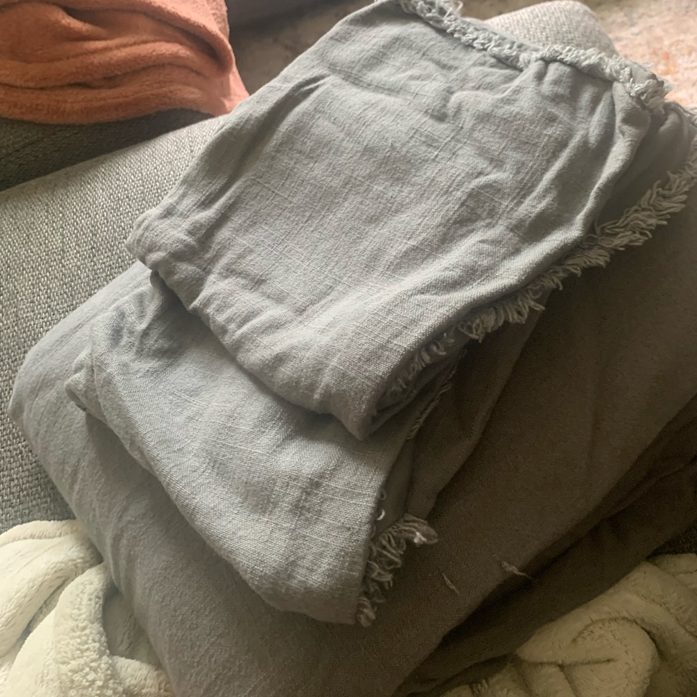 Casaluna used dark grey king linen duvet cover. Some pulls as shown in pics.